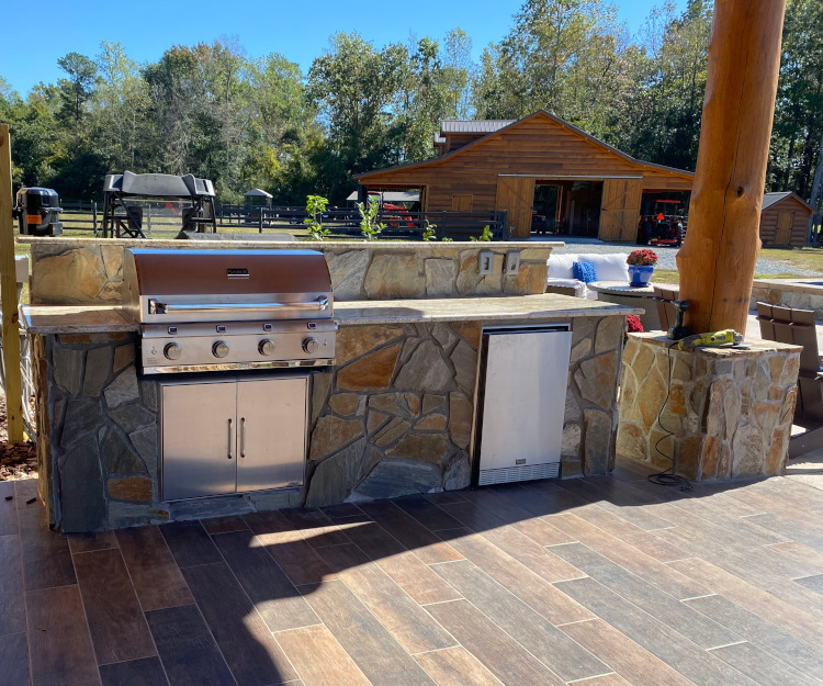 outdoor living, patios, outdoor kitchens, outdoor fireplaces, decks, custom masonry, pizza ovens, pergolas